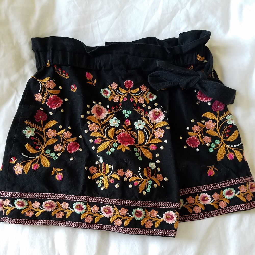 Zara Embroidered Floral Skort